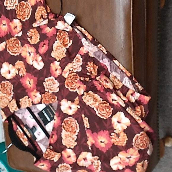 FOREVER 21 CONTEMPORARY FLORAL BLOUSE SZ S - Picture 8 of 12